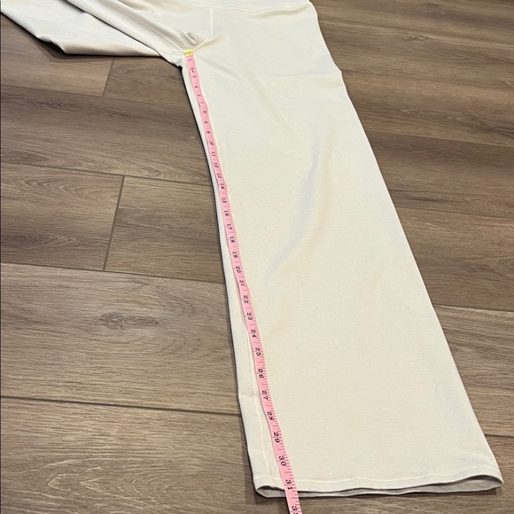 Vuori Light Cream Lounge Pants Buttery Soft Size Medium Wide Leg - Picture 4 of 11